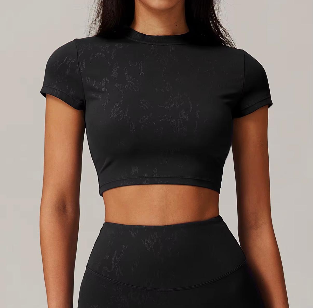 Top corto deportivo con estampado texturizado